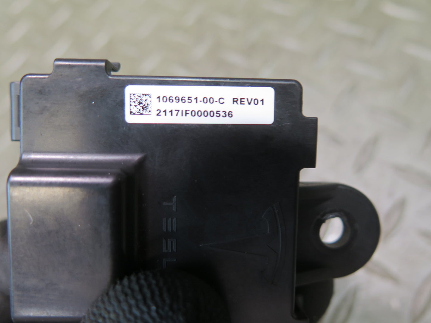 2016-2019 Tesla Model S 75D Front Left Side Door Handle Control Module Unit