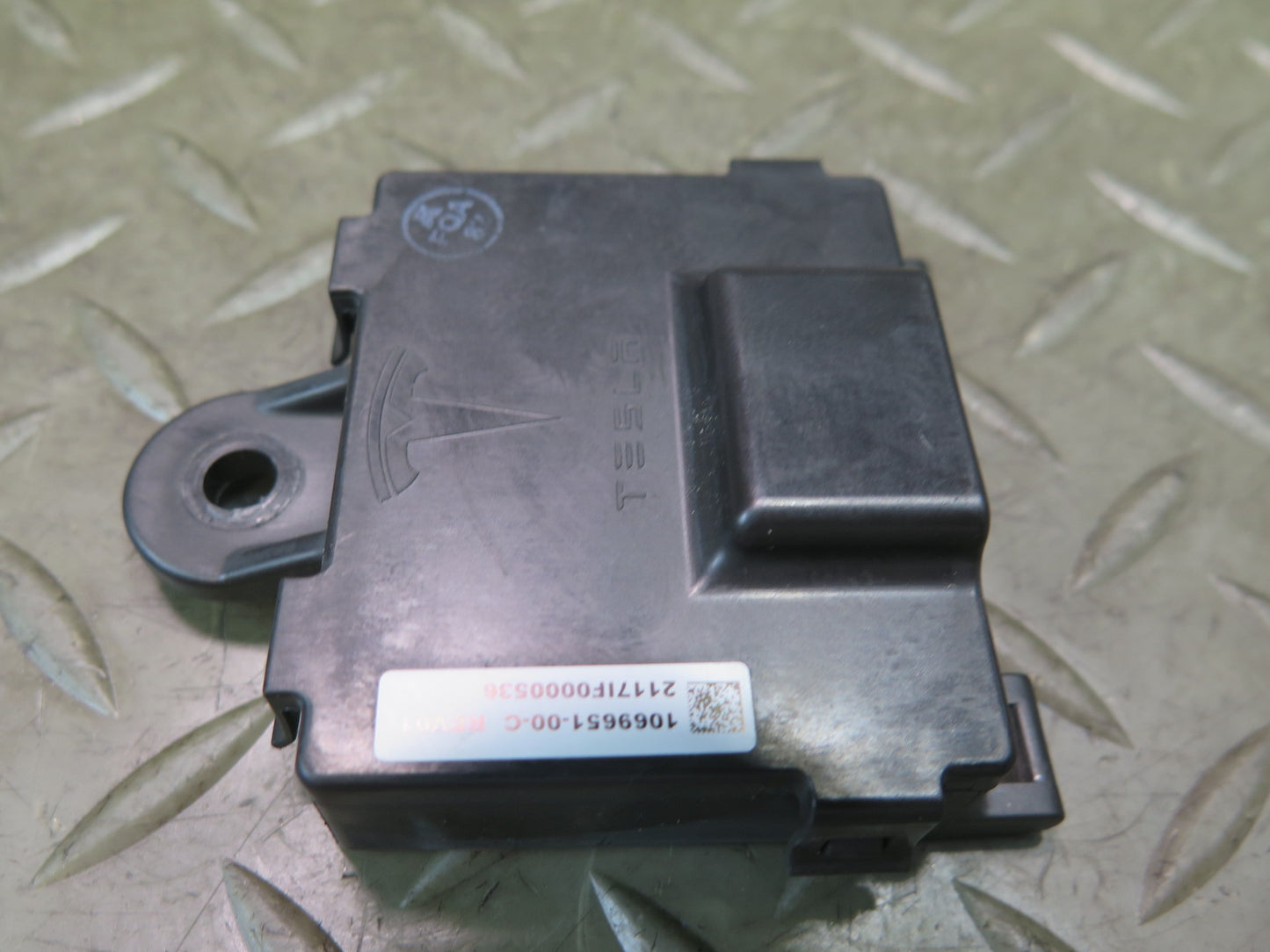 2016-2019 Tesla Model S 75D Front Left Side Door Handle Control Module Unit