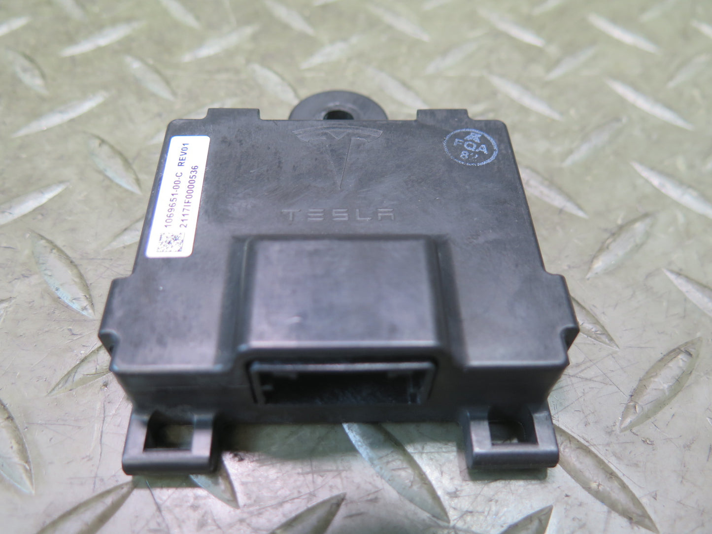 2016-2019 Tesla Model S 75D Front Left Side Door Handle Control Module Unit