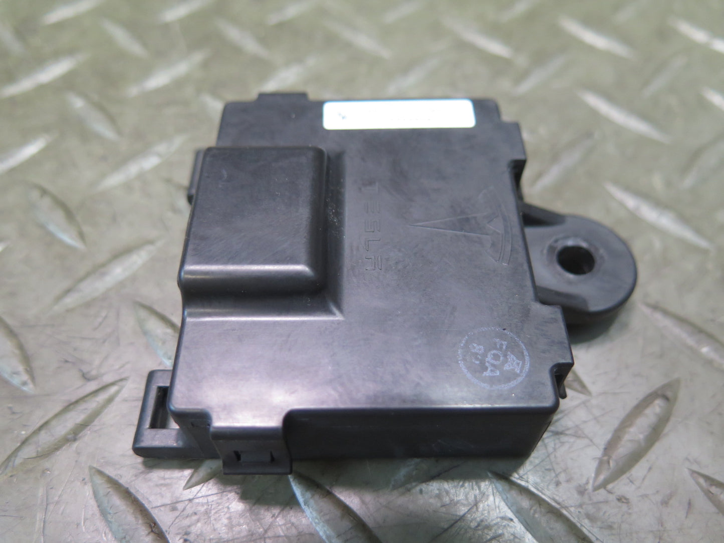 2016-2019 Tesla Model S 75D Front Left Side Door Handle Control Module Unit