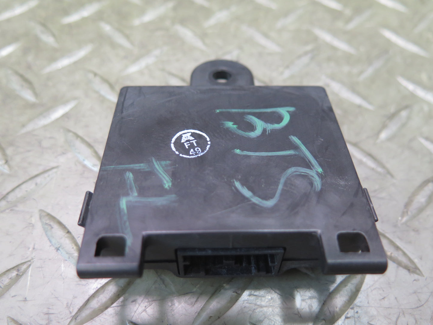 2016-2019 Tesla Model S 75D Front Left Side Door Handle Control Module Unit