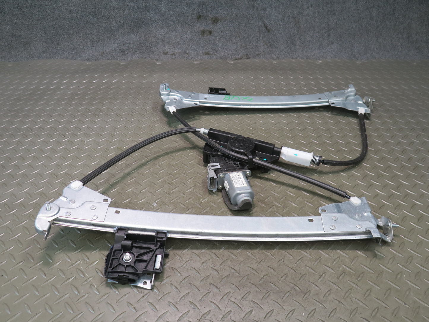 2016-2019 Tesla Model S 75D Front Left Side Power Window Regulator W/ Motor