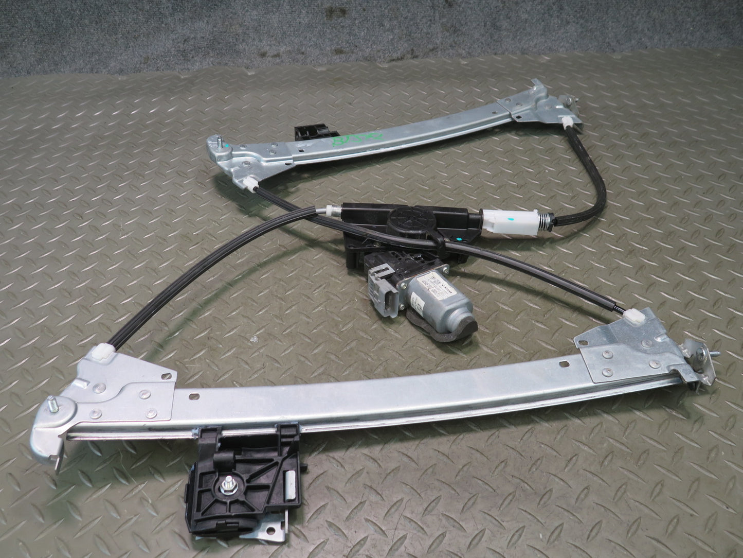 2016-2019 Tesla Model S 75D Front Left Side Power Window Regulator W/ Motor