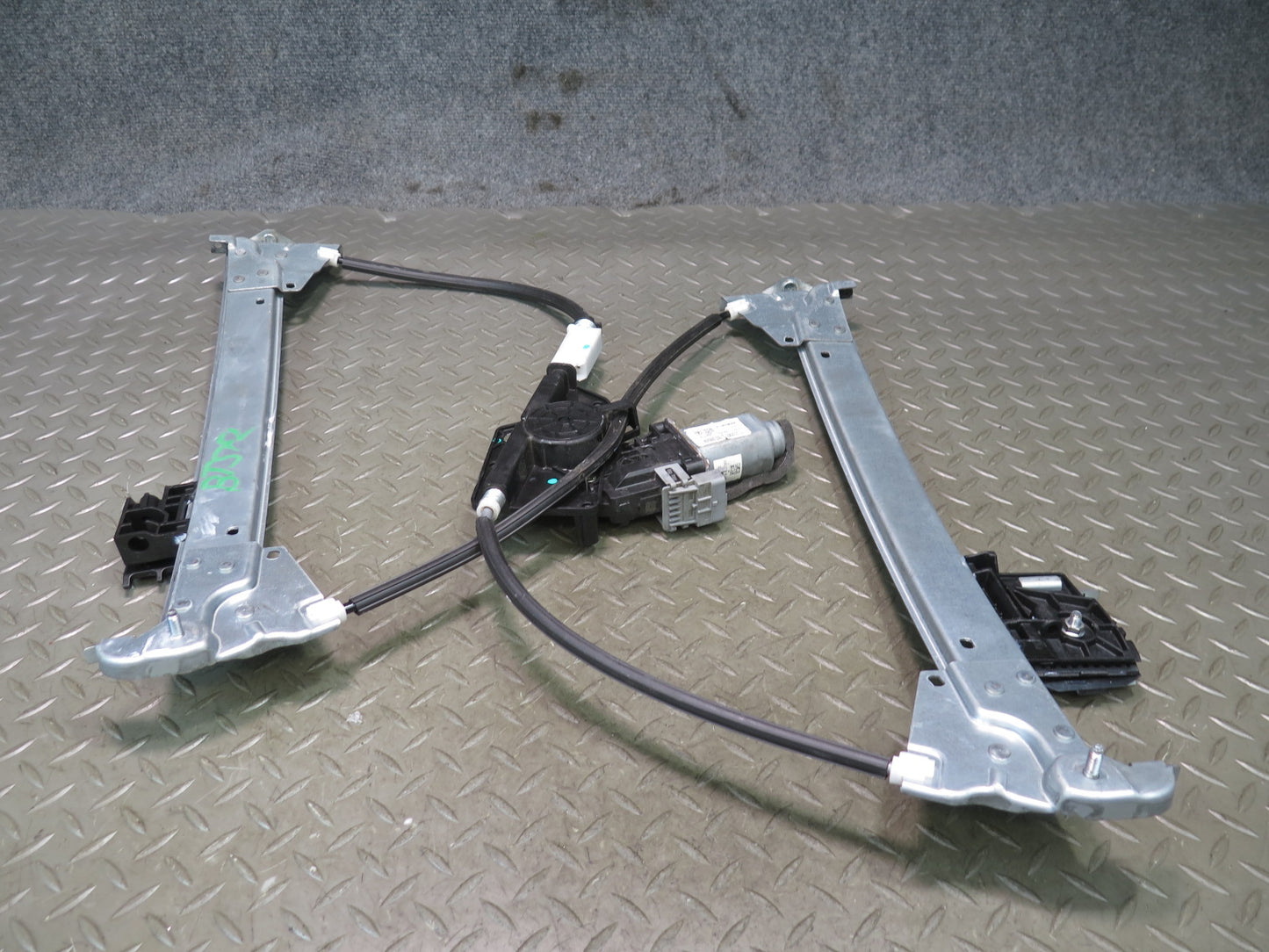 2016-2019 Tesla Model S 75D Front Left Side Power Window Regulator W/ Motor