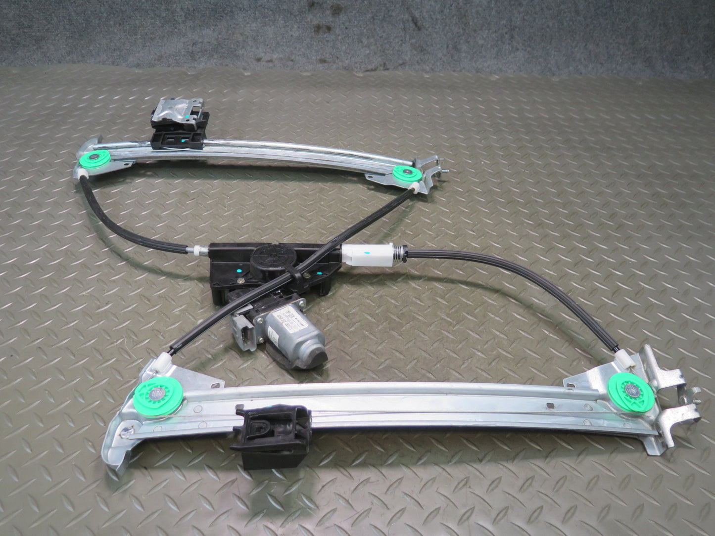 2016-2019 Tesla Model S 75D Front Left Side Power Window Regulator W/ Motor