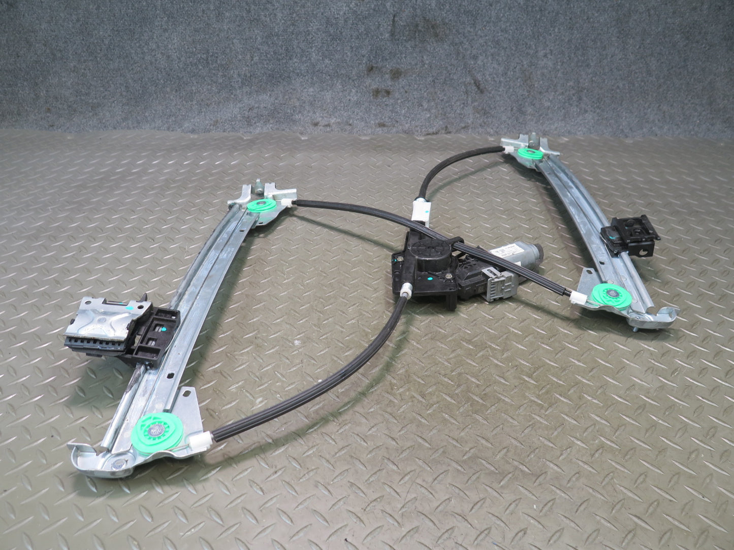 2016-2019 Tesla Model S 75D Front Left Side Power Window Regulator W/ Motor