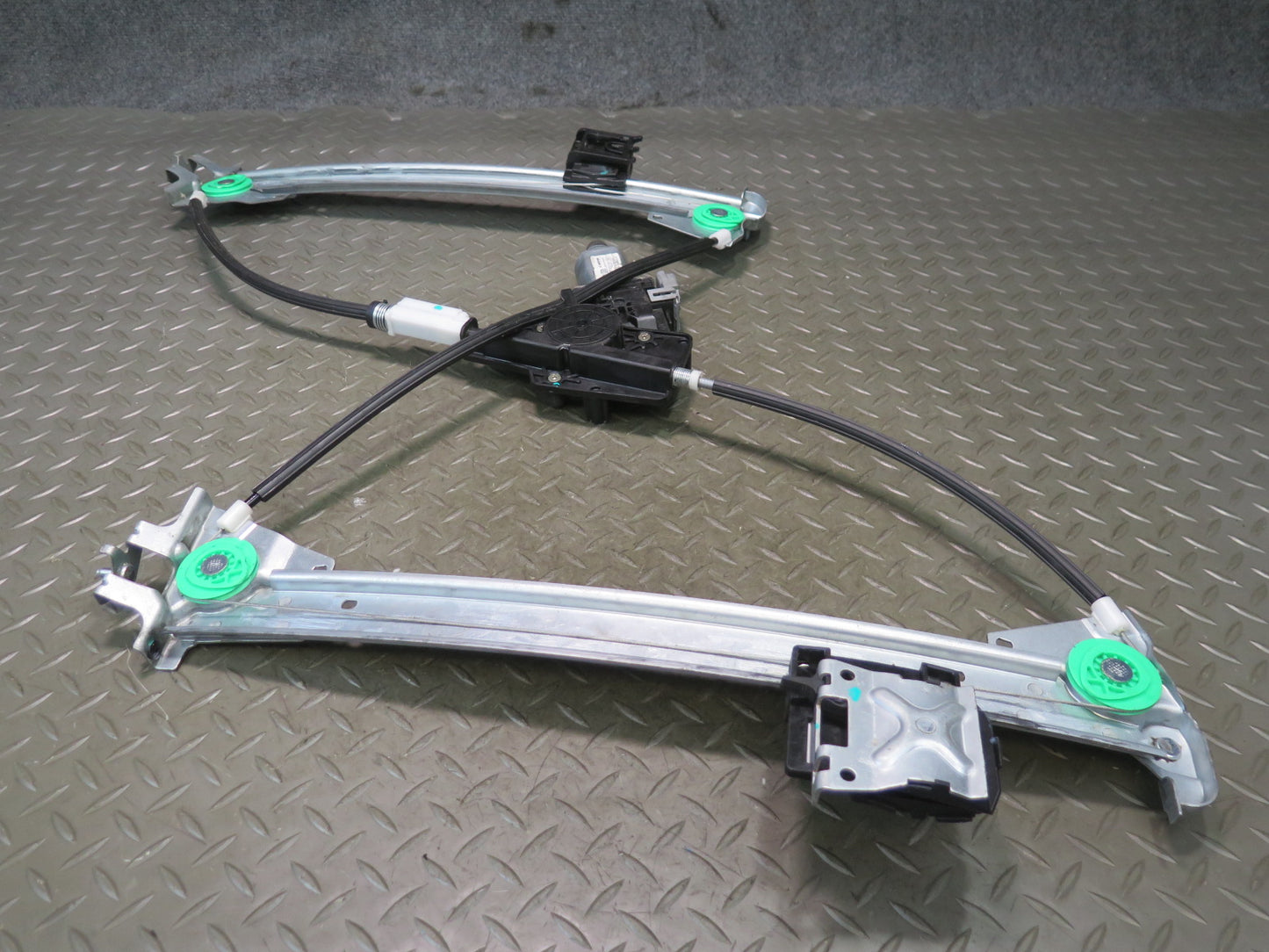 2016-2019 Tesla Model S 75D Front Left Side Power Window Regulator W/ Motor
