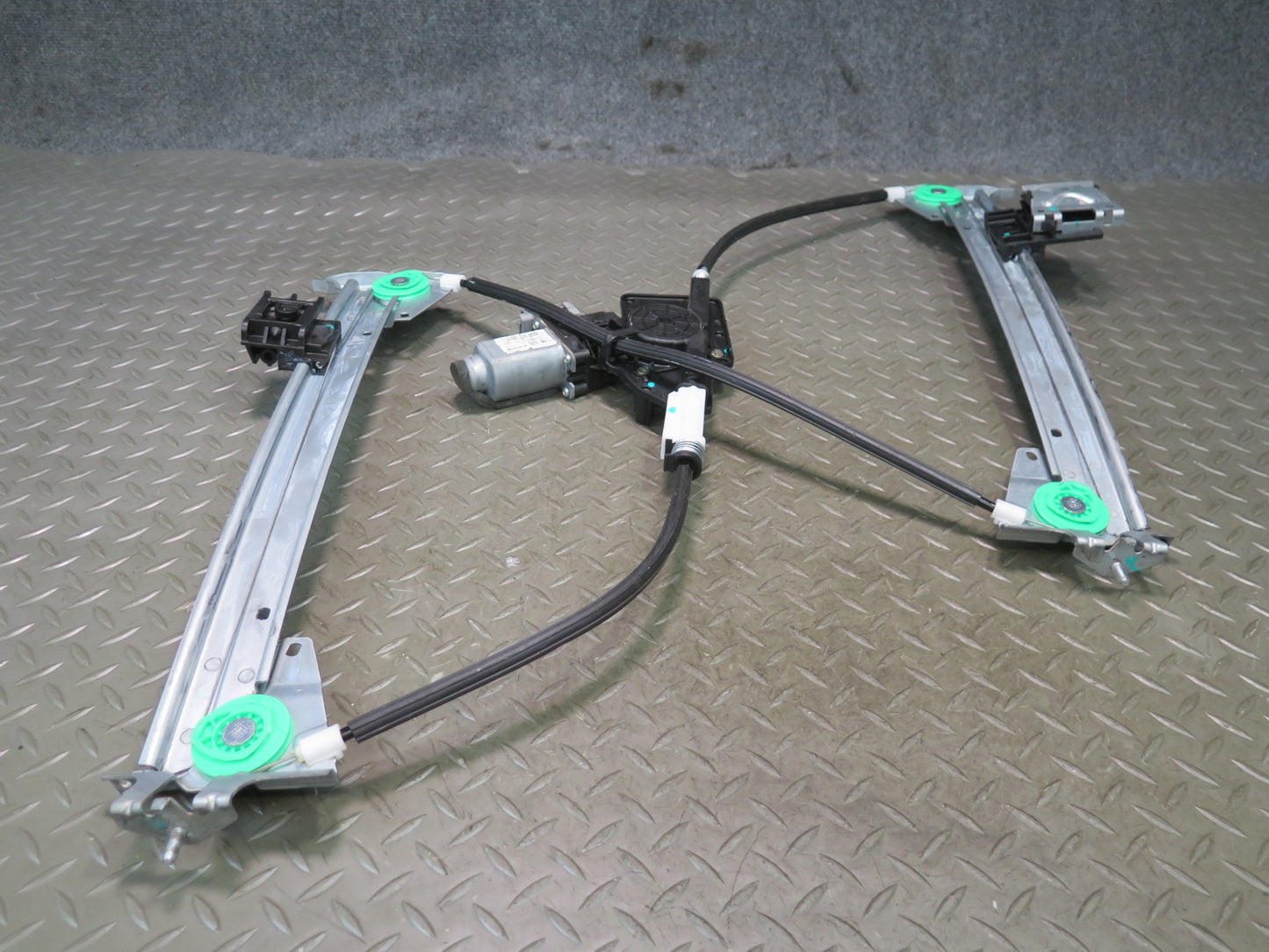 2016-2019 Tesla Model S 75D Front Left Side Power Window Regulator W/ Motor
