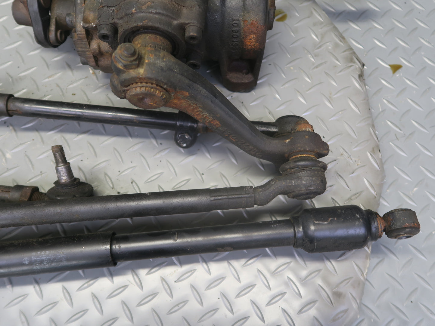90-93 Mercedes W124 300E Power Steering Gearbox w Steering Linkage Tie Rods OEM
