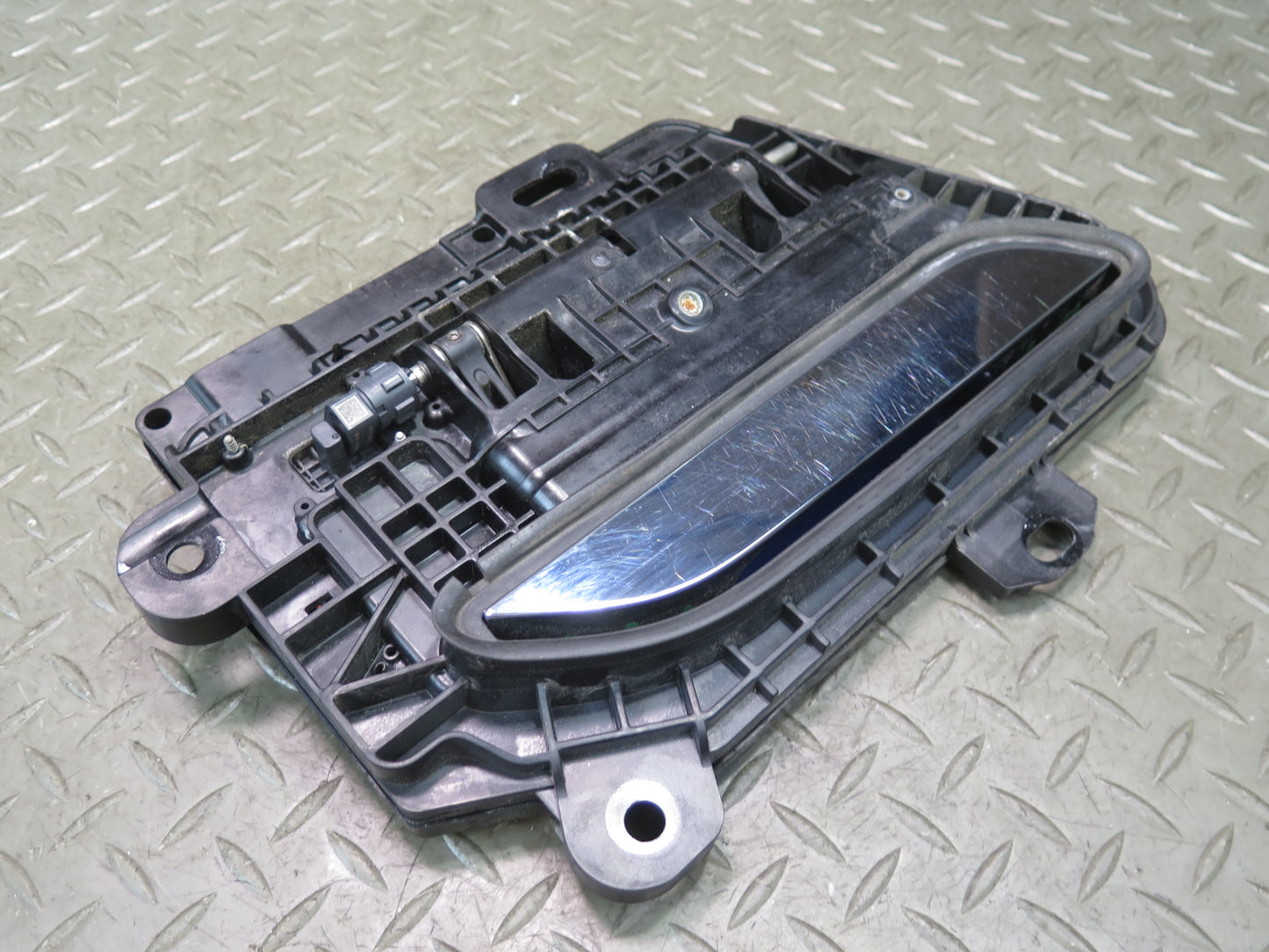 2016-2019 Tesla Model S 75D Front Right Side Door Exterior Handle Assembly