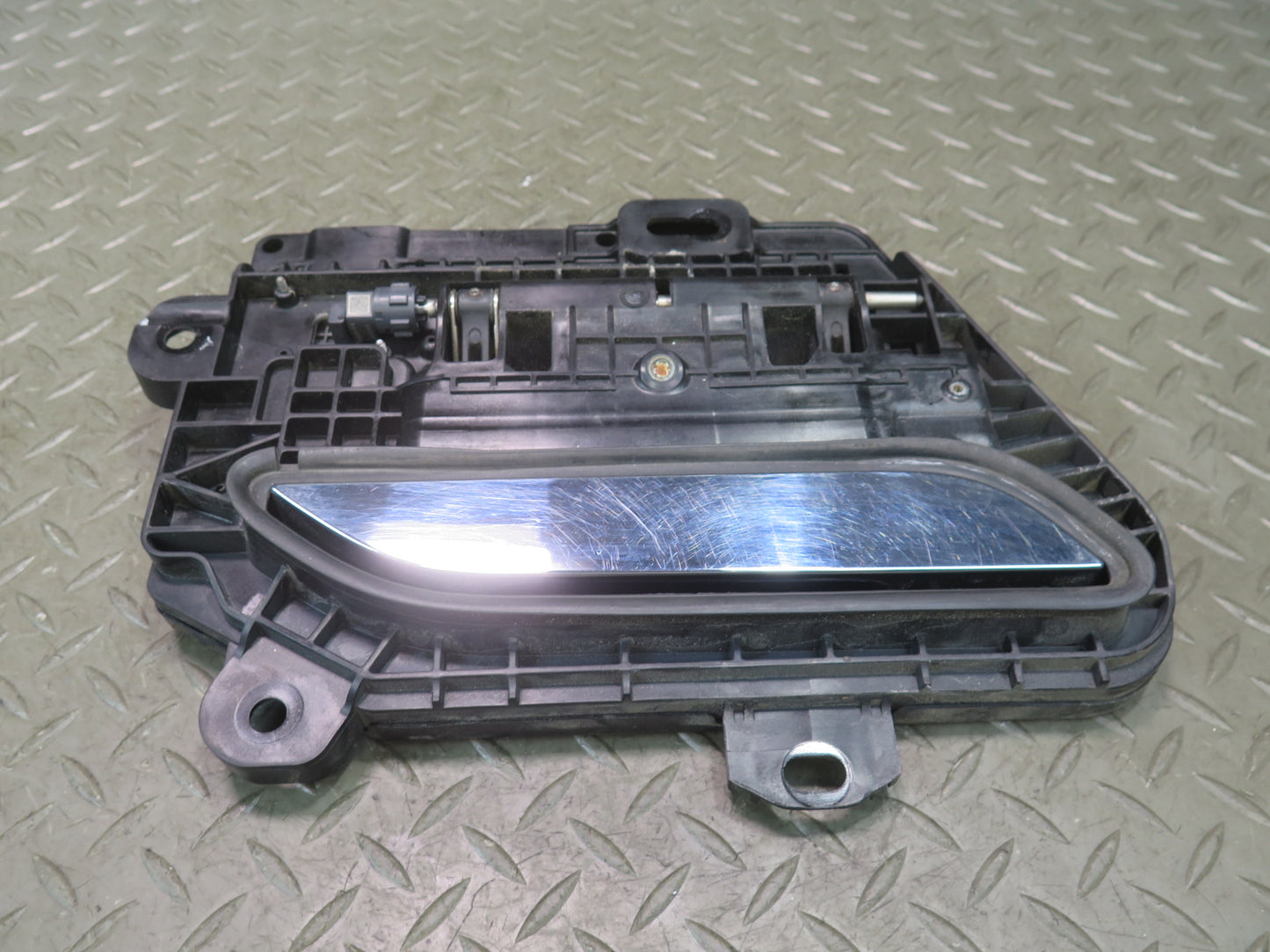 2016-2019 Tesla Model S 75D Front Right Side Door Exterior Handle Assembly