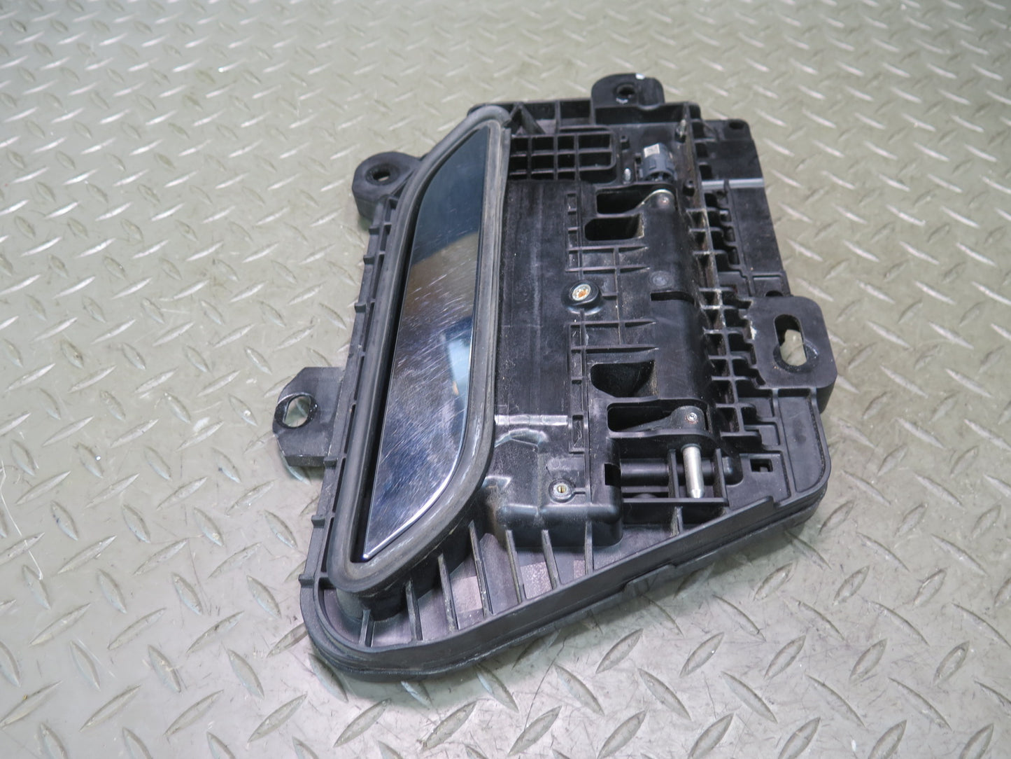 2016-2019 Tesla Model S 75D Front Right Side Door Exterior Handle Assembly