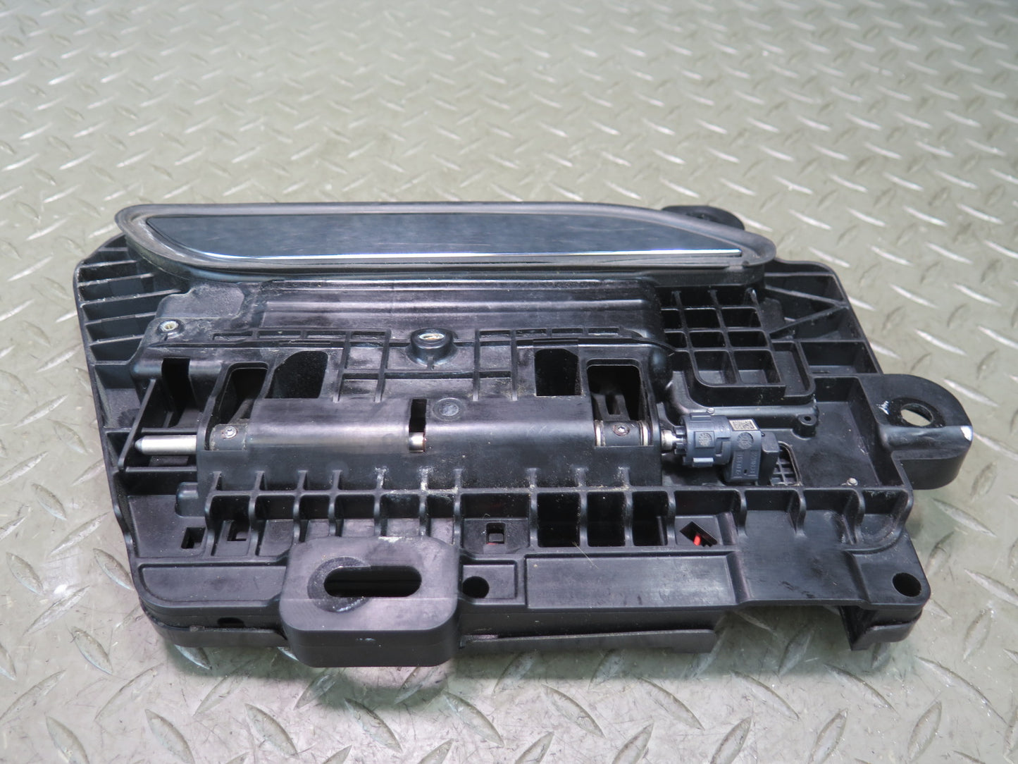 2016-2019 Tesla Model S 75D Front Right Side Door Exterior Handle Assembly