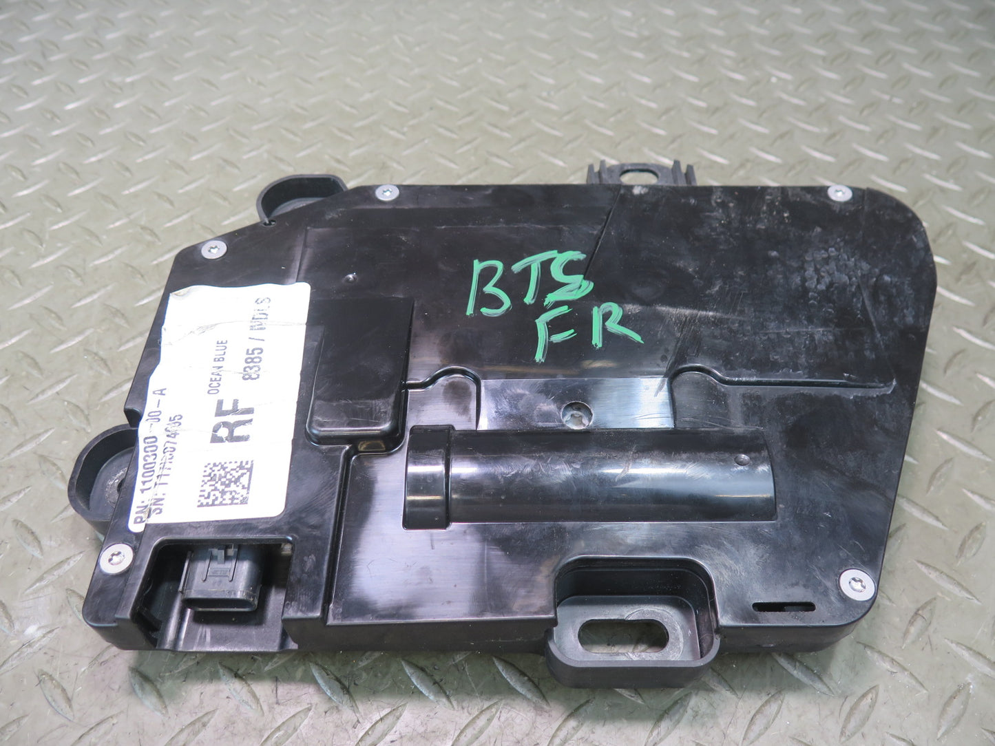 2016-2019 Tesla Model S 75D Front Right Side Door Exterior Handle Assembly