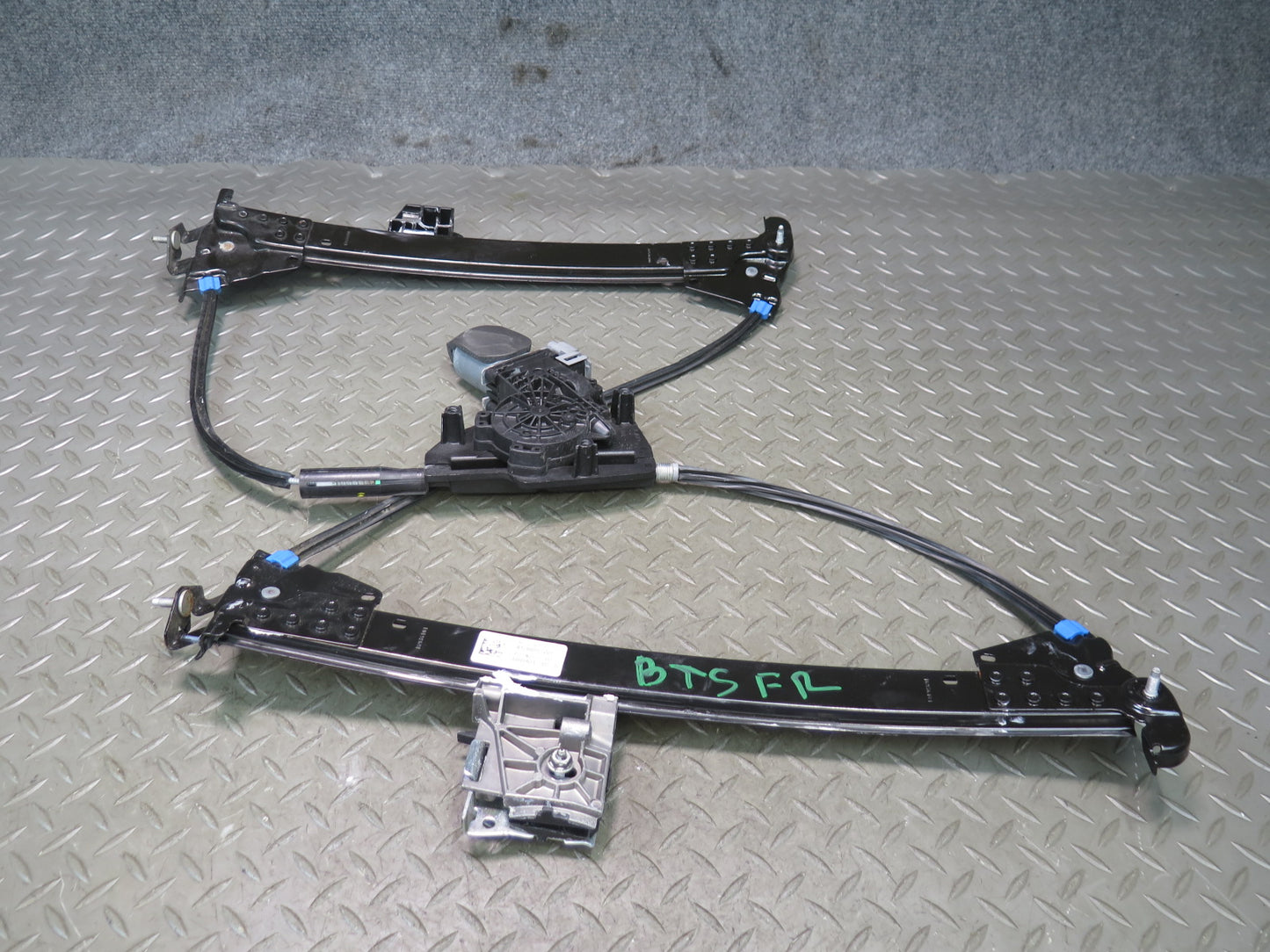 2016-2019 Tesla Model S 75D Front Right Side Power Window Regulator W/ Motor