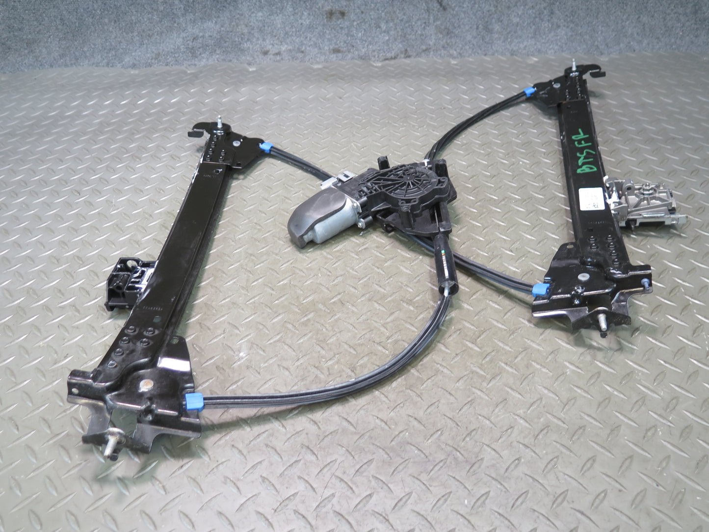 2016-2019 Tesla Model S 75D Front Right Side Power Window Regulator W/ Motor