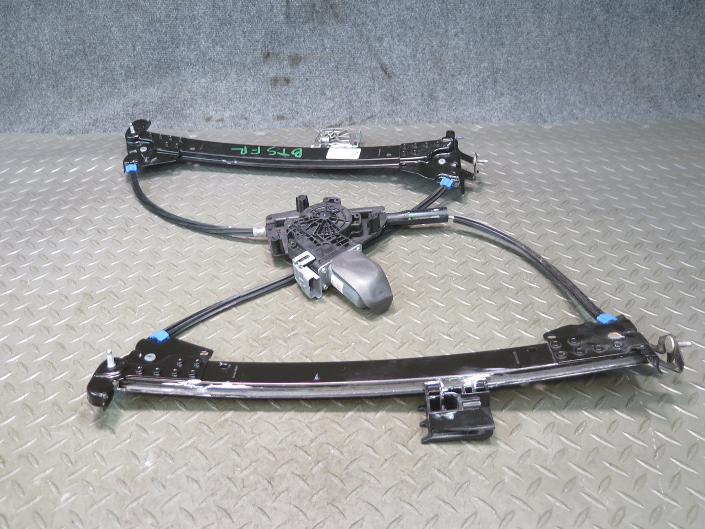 2016-2019 Tesla Model S 75D Front Right Side Power Window Regulator W/ Motor