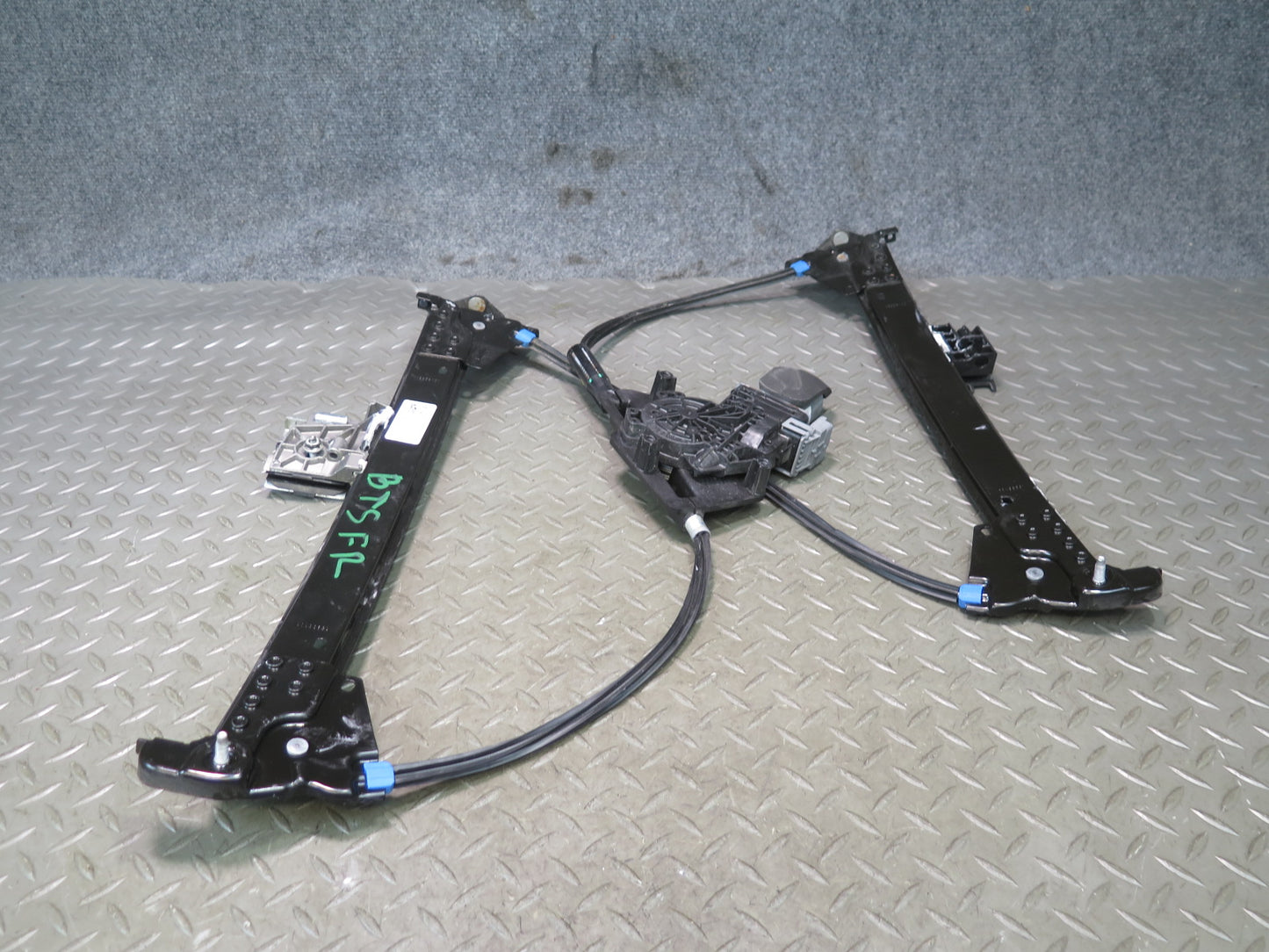 2016-2019 Tesla Model S 75D Front Right Side Power Window Regulator W/ Motor