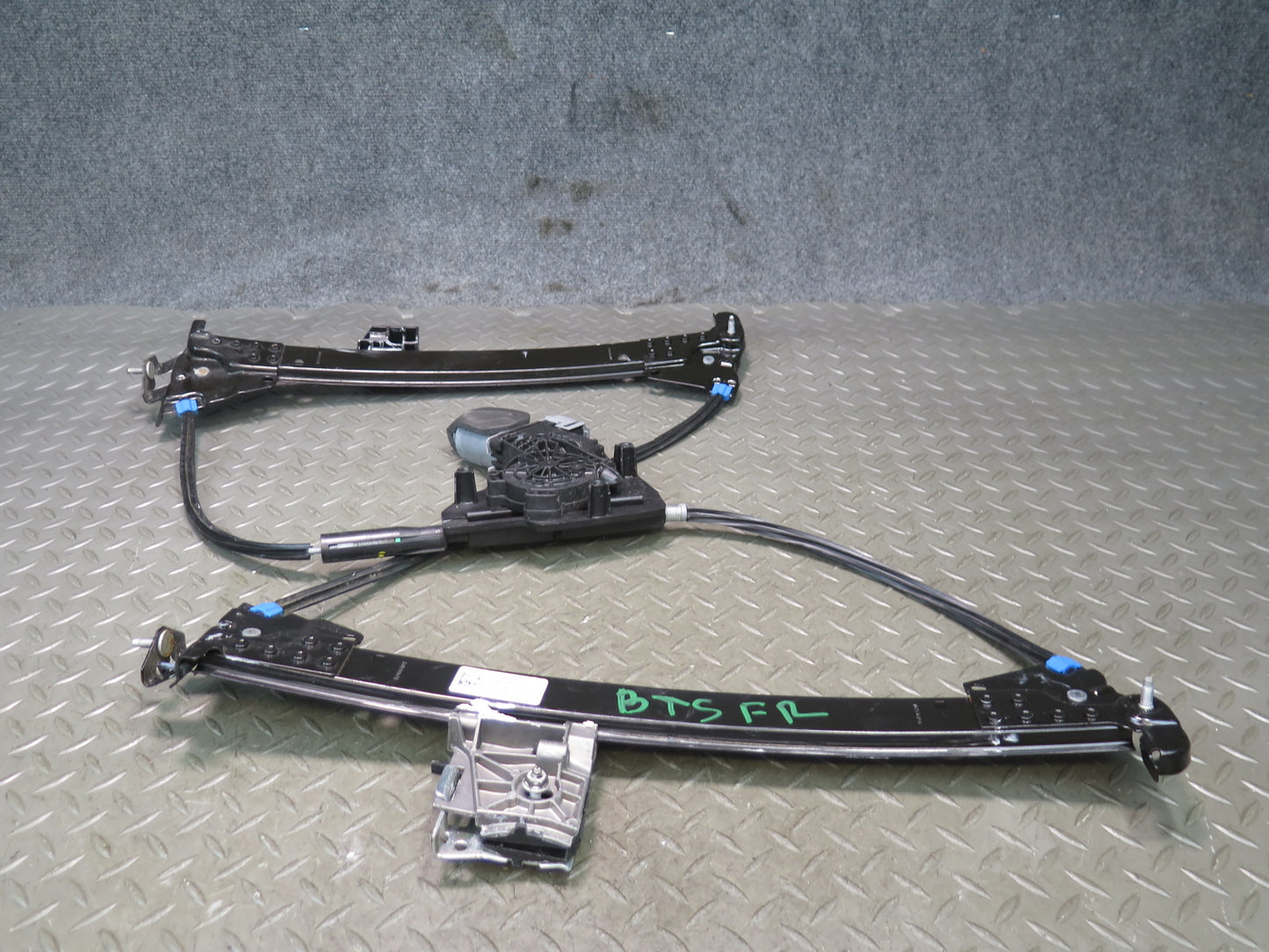 2016-2019 Tesla Model S 75D Front Right Side Power Window Regulator W/ Motor