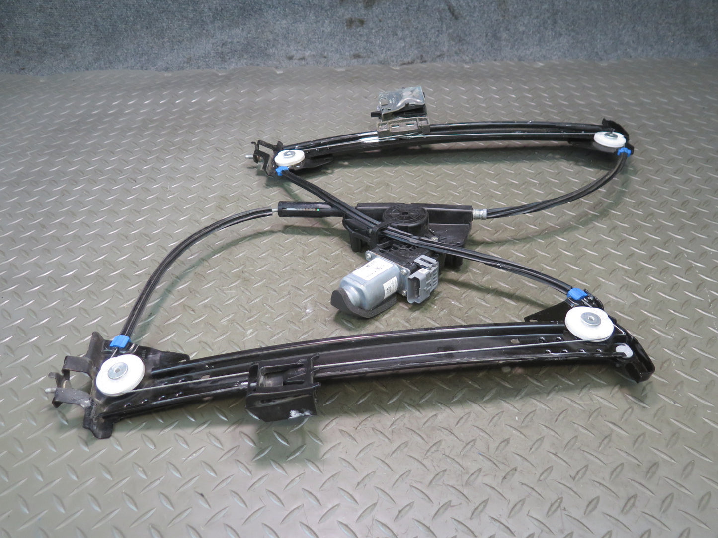 2016-2019 Tesla Model S 75D Front Right Side Power Window Regulator W/ Motor