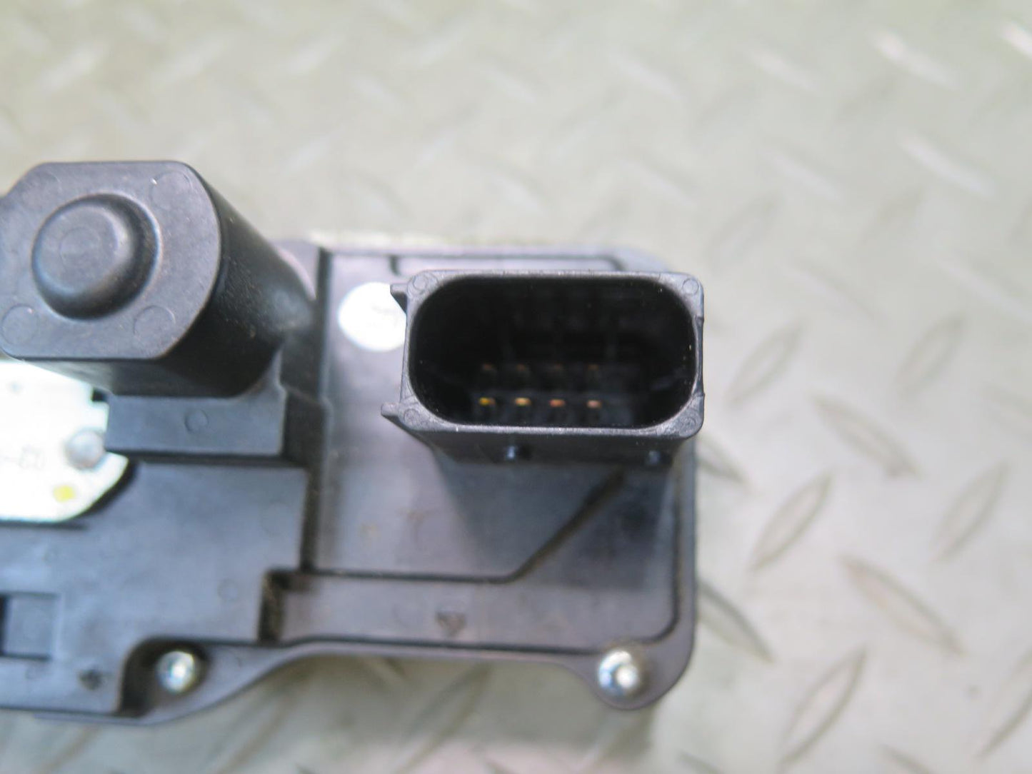 2016-2019 Tesla Model S 75D Front Left Driver Side Door Lock Latch Actuator