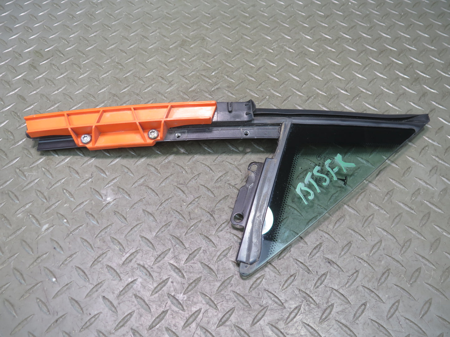 2016-2019 Tesla Model S 75D Front Right Side Door Window Corner Fixed Glass
