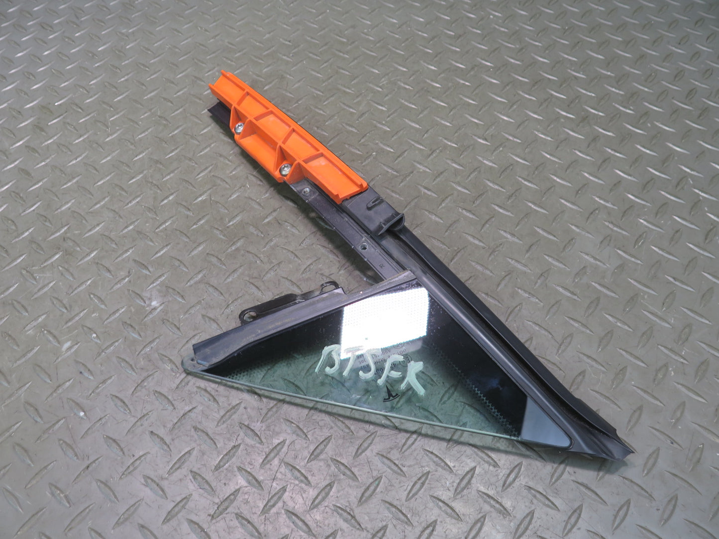 2016-2019 Tesla Model S 75D Front Right Side Door Window Corner Fixed Glass