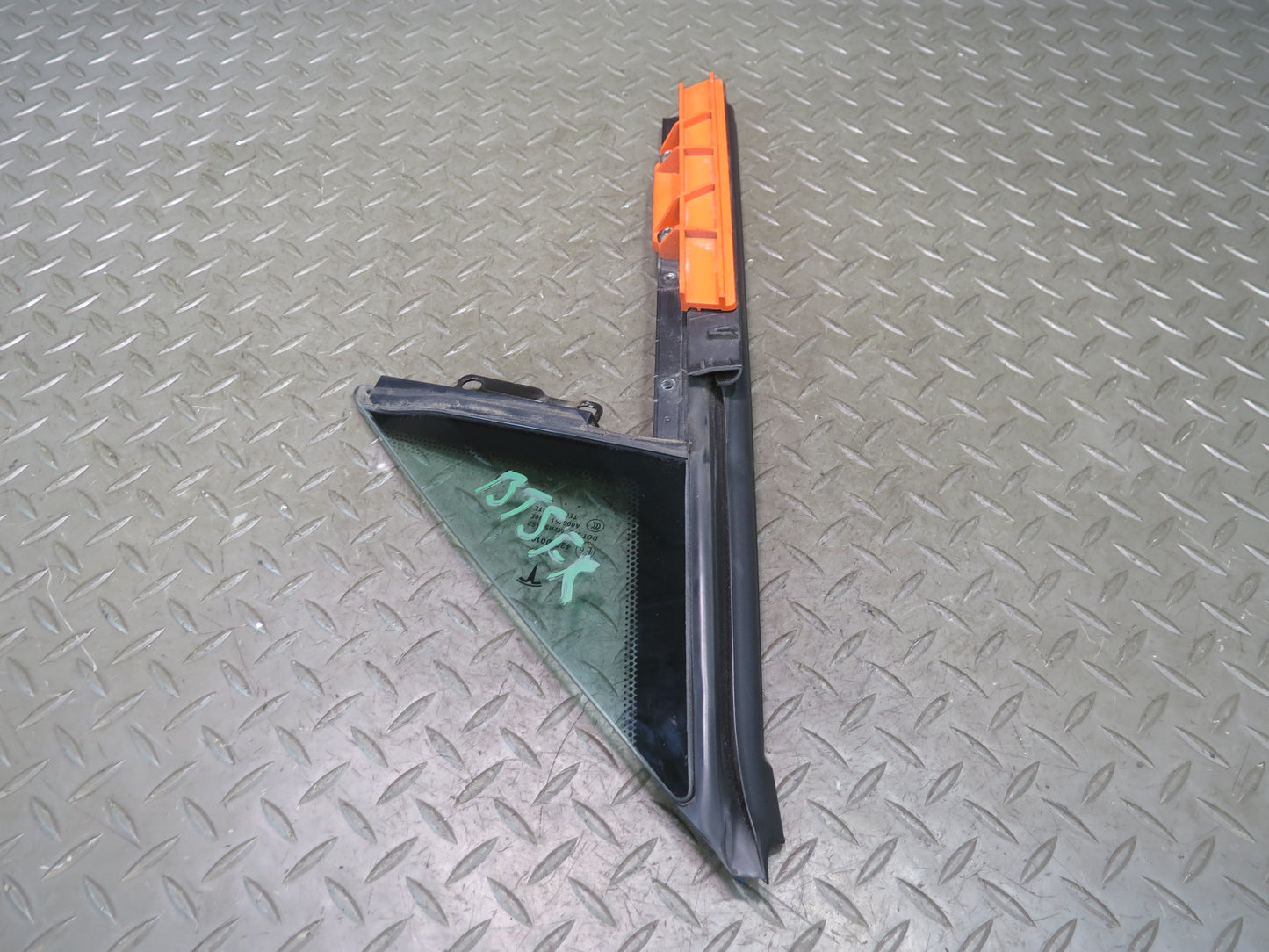 2016-2019 Tesla Model S 75D Front Right Side Door Window Corner Fixed Glass