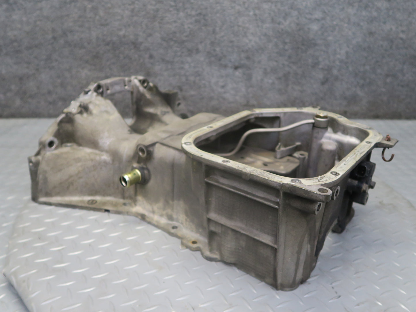 95-97 Nissan Gloria HY33 VQ30DET Turbo Engine Upper Oil Pan 60K Miles OEM