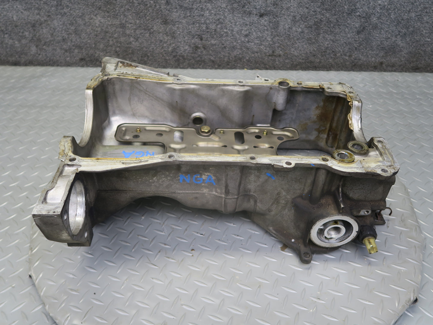 95-97 Nissan Gloria HY33 VQ30DET Turbo Engine Upper Oil Pan 60K Miles OEM