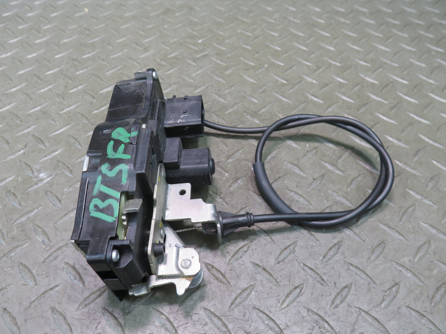 2016-2019 Tesla Model S 75D Front Right Pass Side Door Lock Latch Actuator