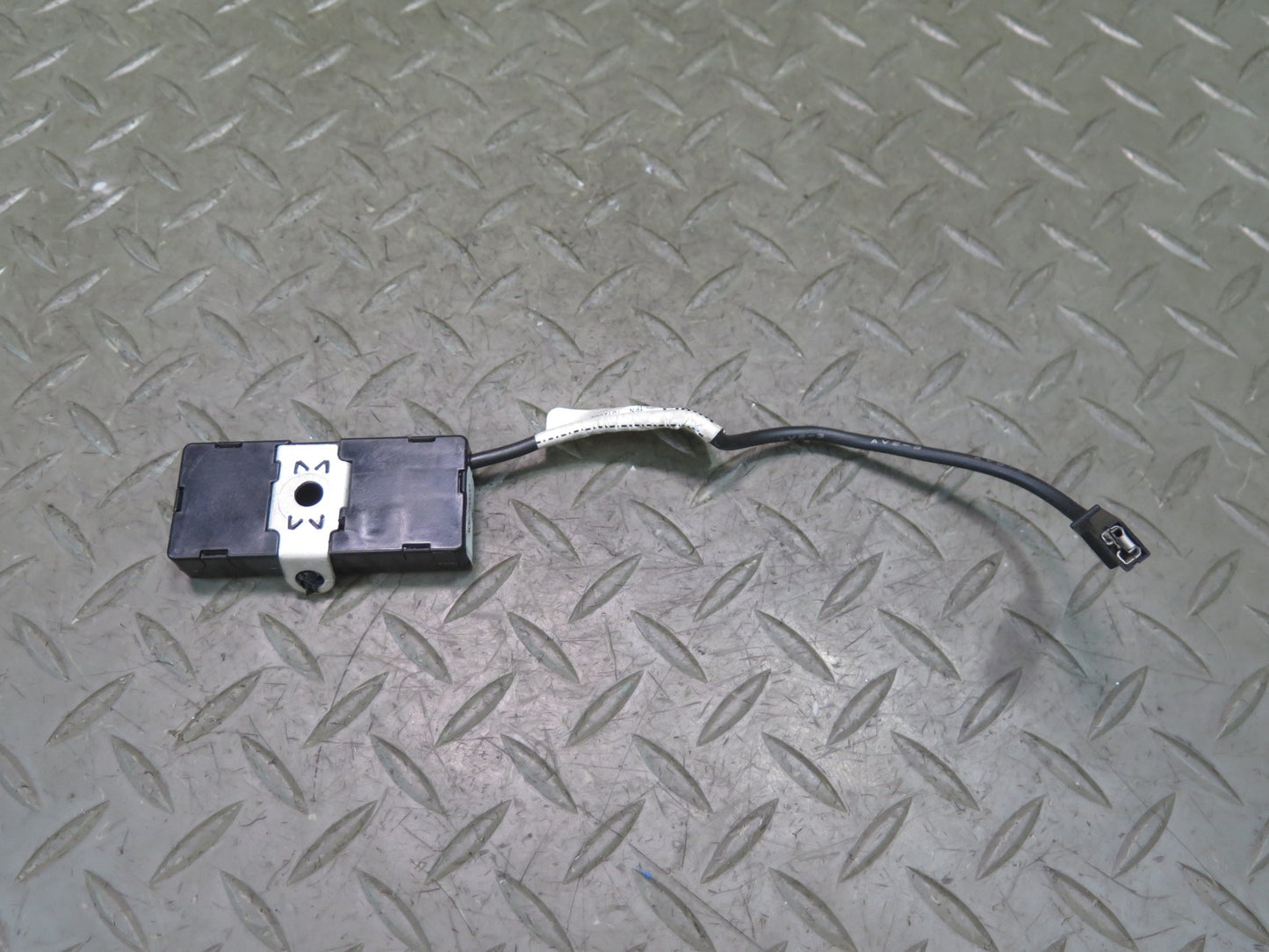 2016-2019 Tesla Model S 75D Rear Left Right Side Antenna Noise Filter Module Set