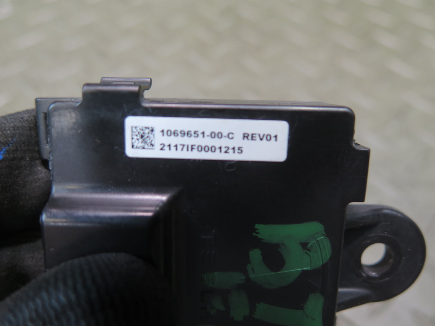 2016-2019 Tesla Model S 75D Front Right Side Door Handle Control Module Unit