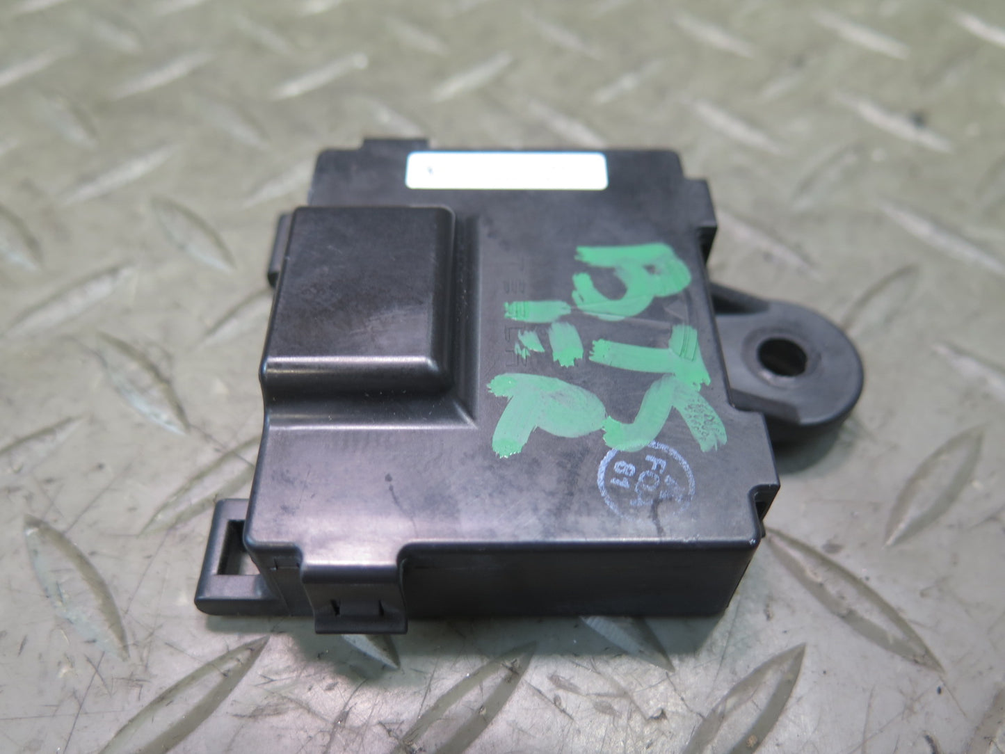 2016-2019 Tesla Model S 75D Front Right Side Door Handle Control Module Unit