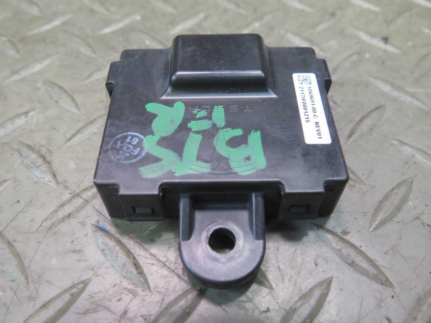 2016-2019 Tesla Model S 75D Front Right Side Door Handle Control Module Unit