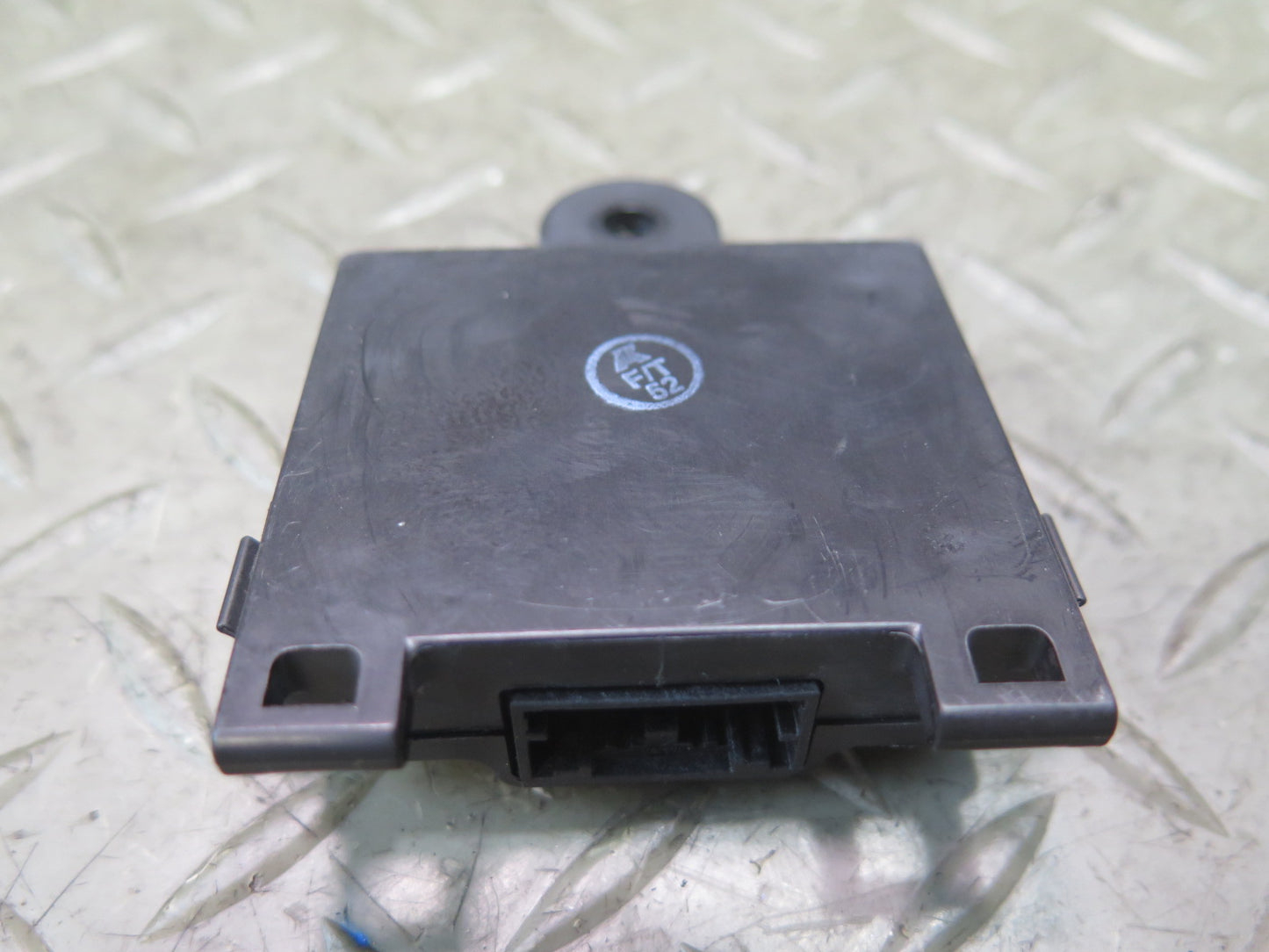 2016-2019 Tesla Model S 75D Front Right Side Door Handle Control Module Unit