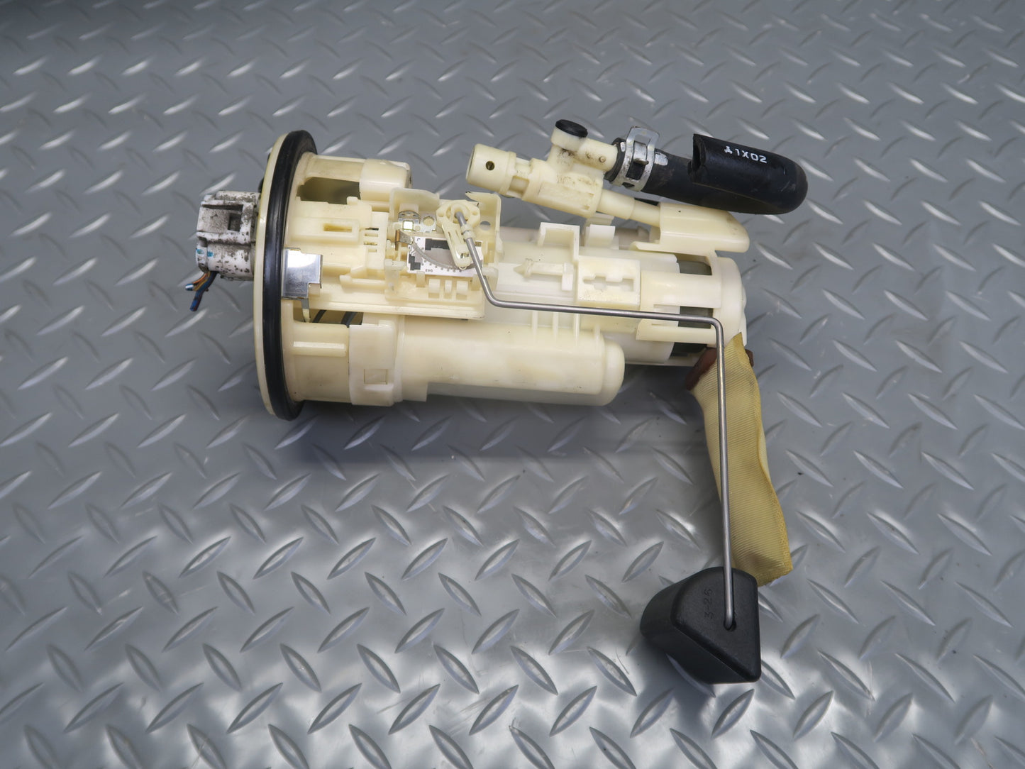 01-05 Lexus UZS160 GS430 4.3L Fuel Pump Sending Unit 77020-30120 OEM