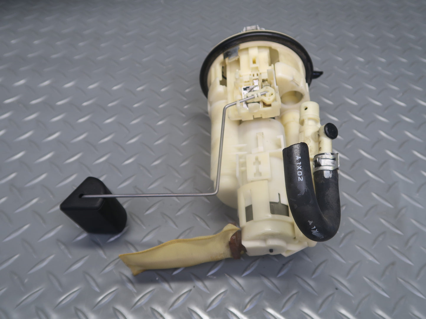 01-05 Lexus UZS160 GS430 4.3L Fuel Pump Sending Unit 77020-30120 OEM