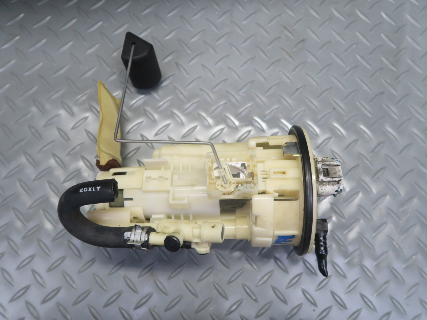 01-05 Lexus UZS160 GS430 4.3L Fuel Pump Sending Unit 77020-30120 OEM