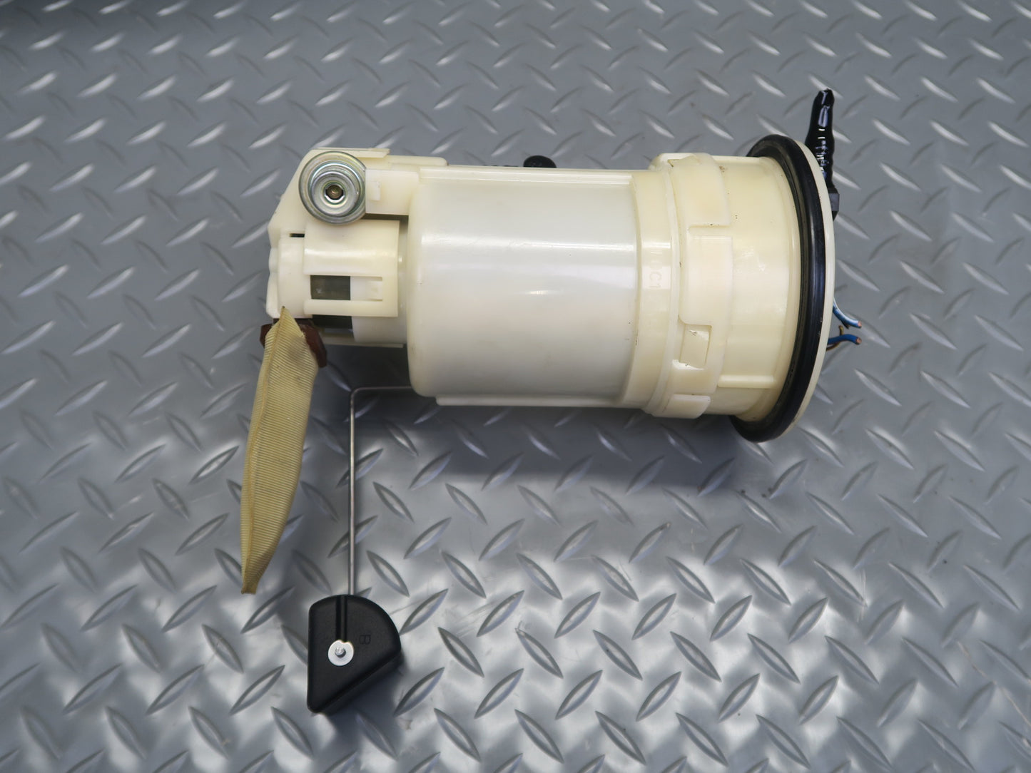 01-05 Lexus UZS160 GS430 4.3L Fuel Pump Sending Unit 77020-30120 OEM