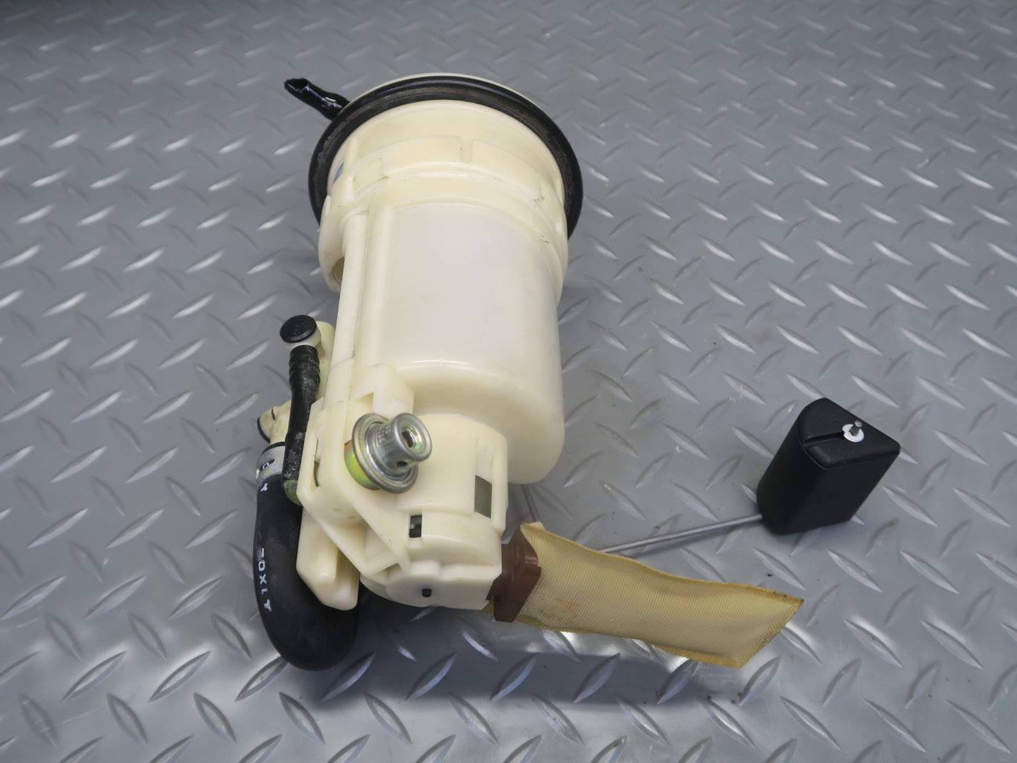 01-05 Lexus UZS160 GS430 4.3L Fuel Pump Sending Unit 77020-30120 OEM