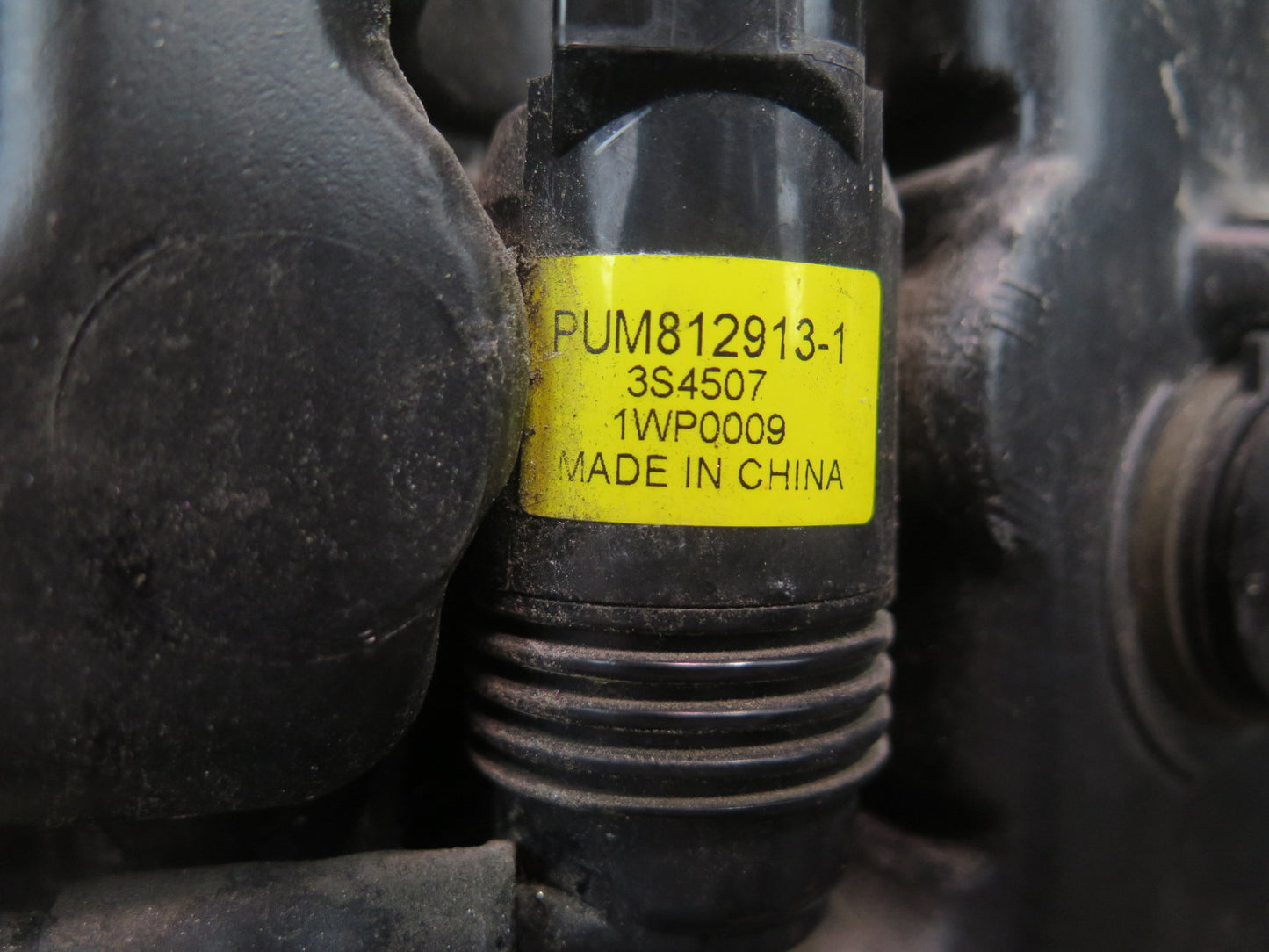 14-19 Chevrolet Corvette C7 Windshield Washer Fluid Reservoir Tank w Pump OEM