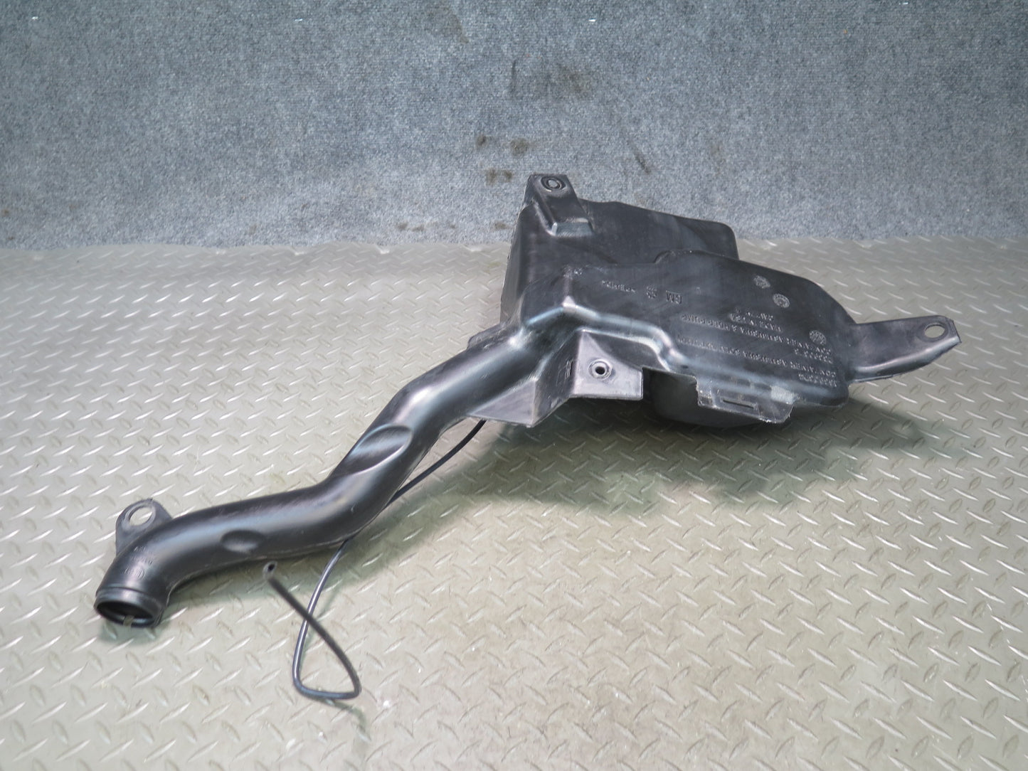 14-19 Chevrolet Corvette C7 Windshield Washer Fluid Reservoir Tank w Pump OEM