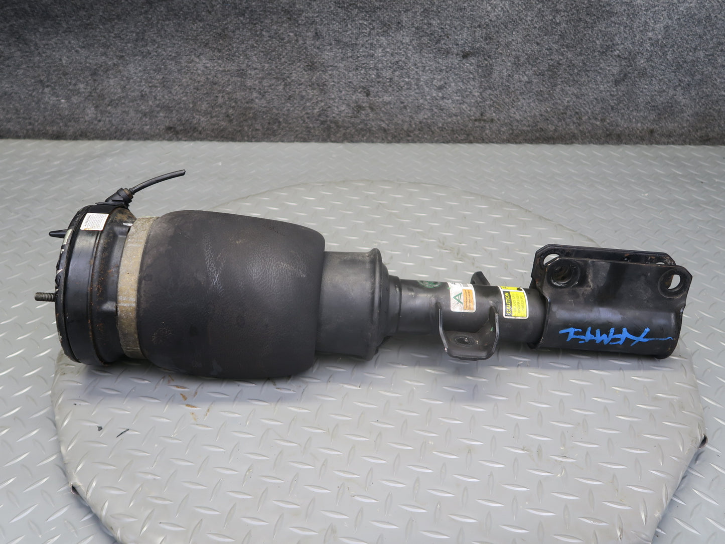 03-06 BMW E53 X5 AWD Front Left Air Strut Shock Absorber Arnott AS-2306