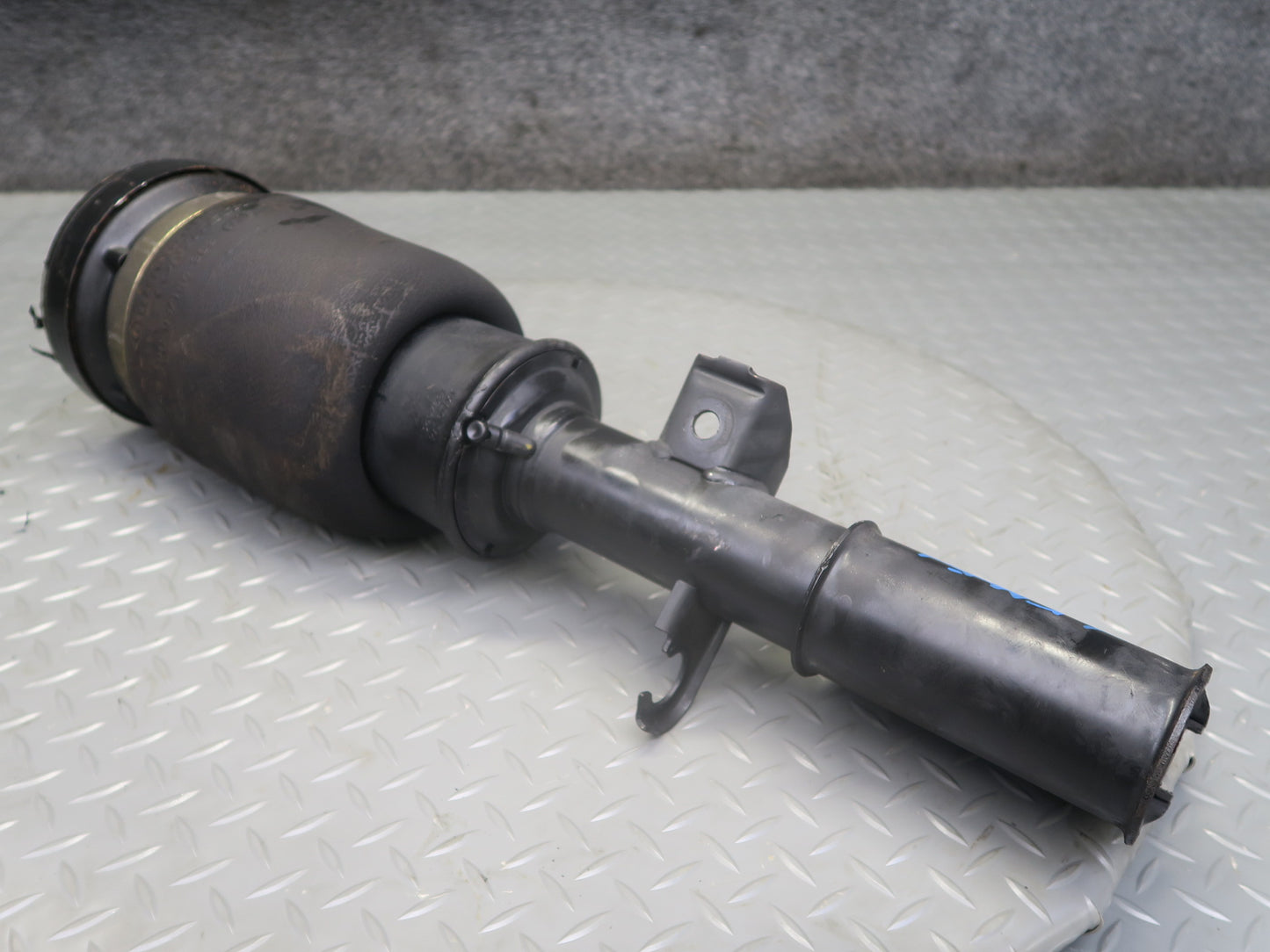 03-06 BMW E53 X5 AWD Front Left Air Strut Shock Absorber Arnott AS-2306