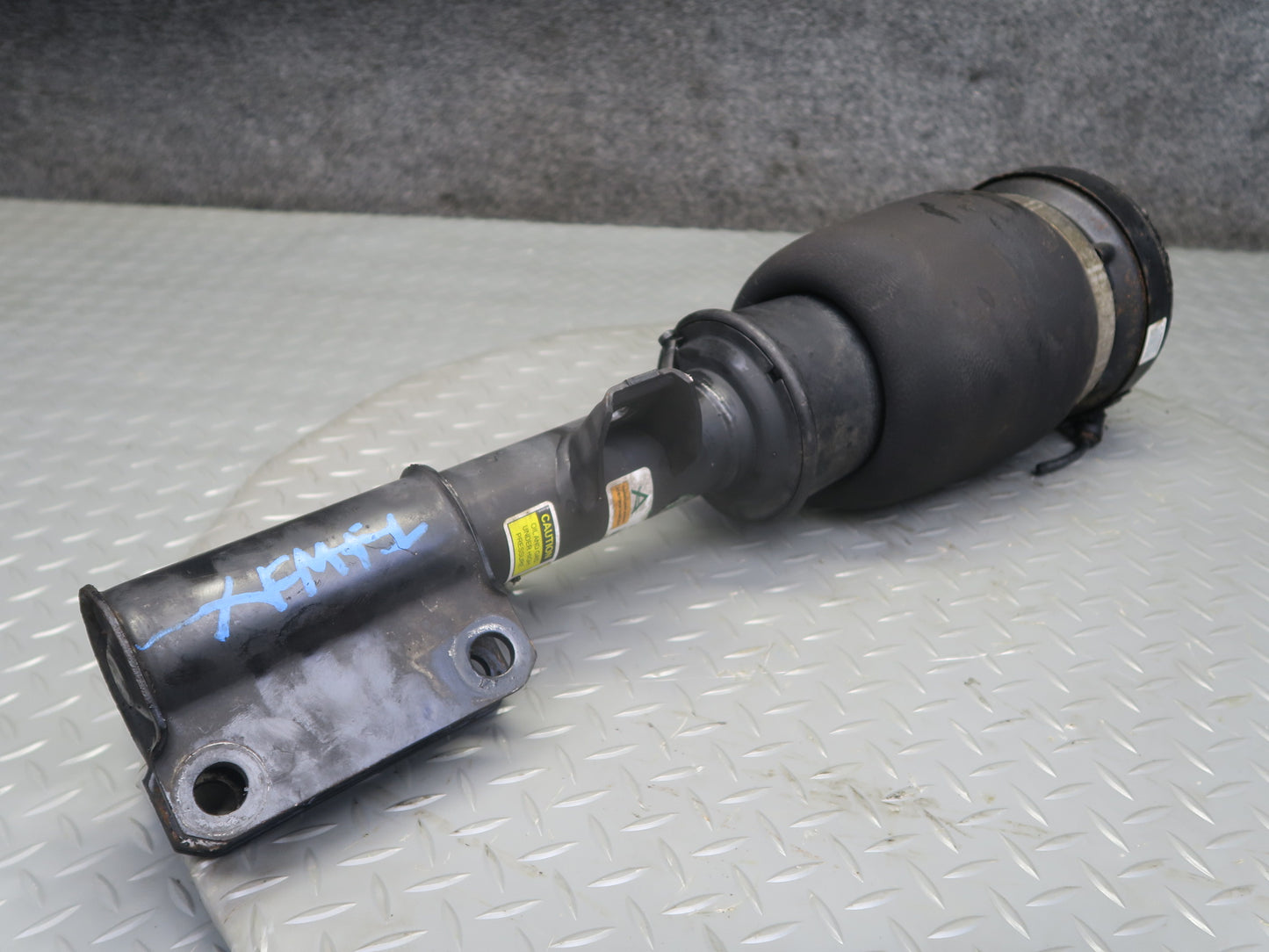03-06 BMW E53 X5 AWD Front Left Air Strut Shock Absorber Arnott AS-2306