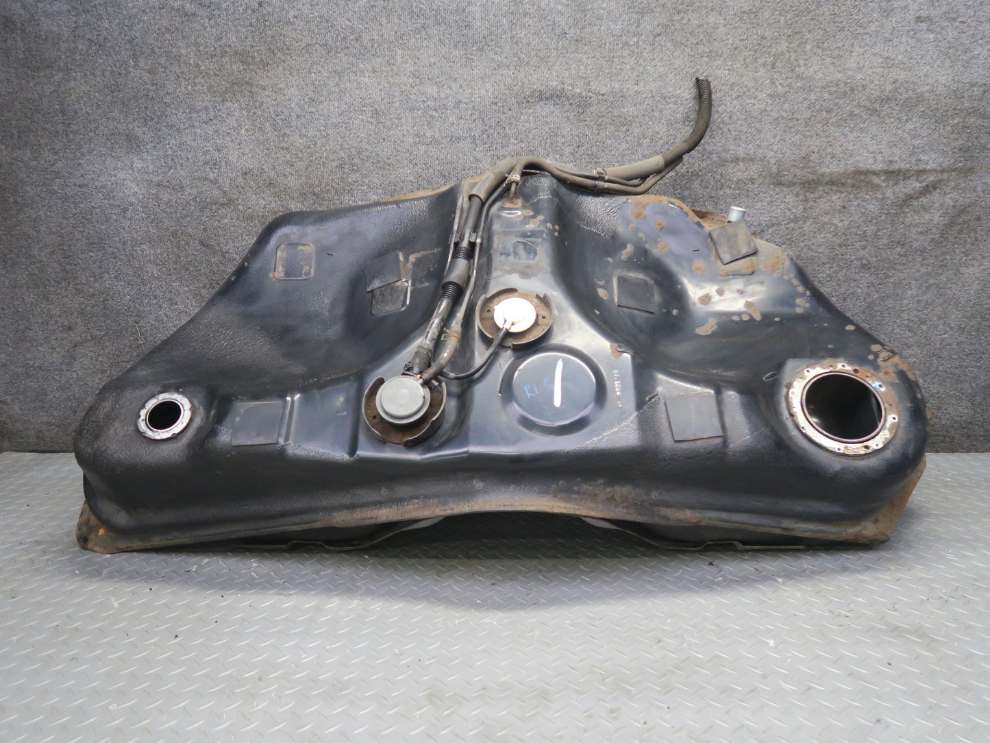 01-05 Lexus JZS160 GS300 GS430 Fuel Gas Tank OEM