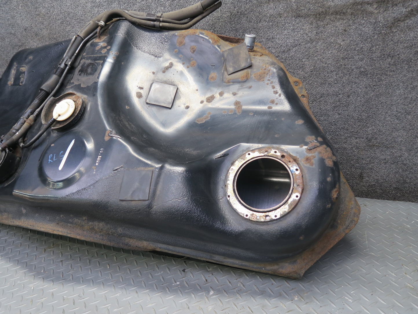 01-05 Lexus JZS160 GS300 GS430 Fuel Gas Tank OEM