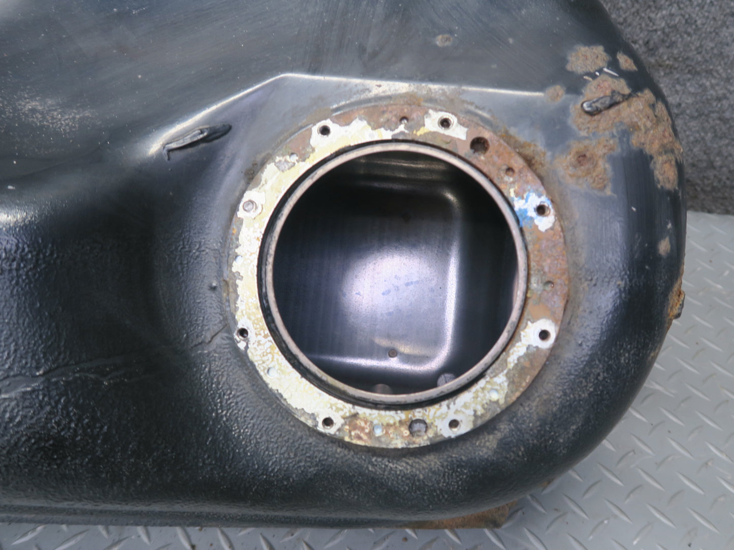 01-05 Lexus JZS160 GS300 GS430 Fuel Gas Tank OEM