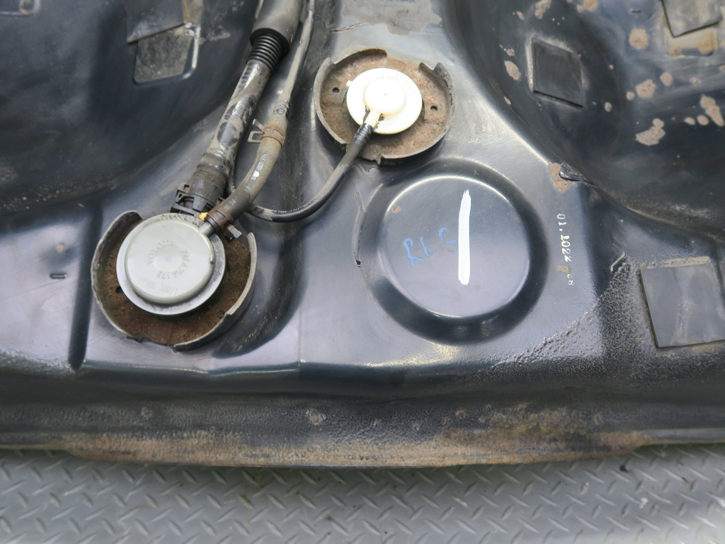 01-05 Lexus JZS160 GS300 GS430 Fuel Gas Tank OEM
